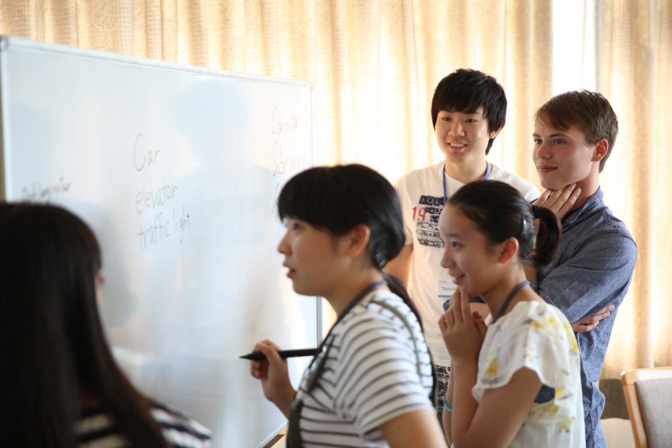 高校生と大学生